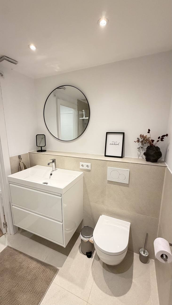 Badezimmer 1 mit großem Waschtisch